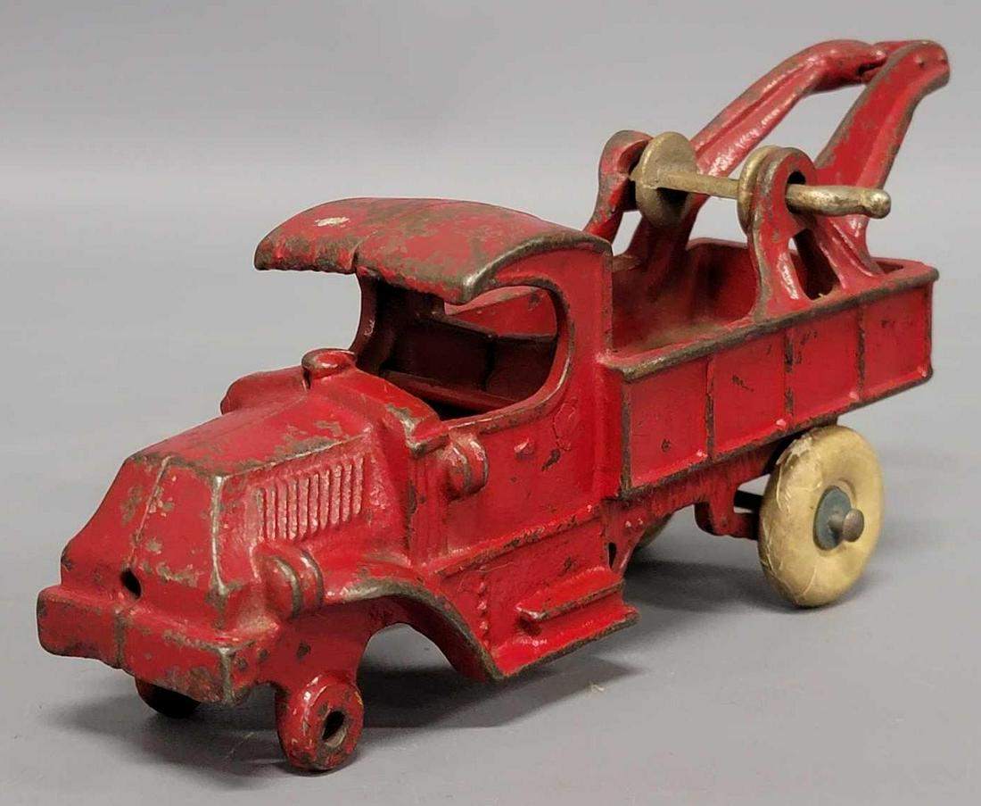Arcade cast iron red Champion C-Cab Tow Wrecker Truck (1 of 8)