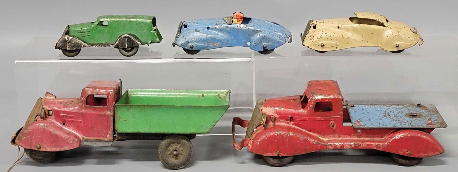 Mixed Collection of five MARX and Wyandotte pressed steel vehicles (1 of 6)