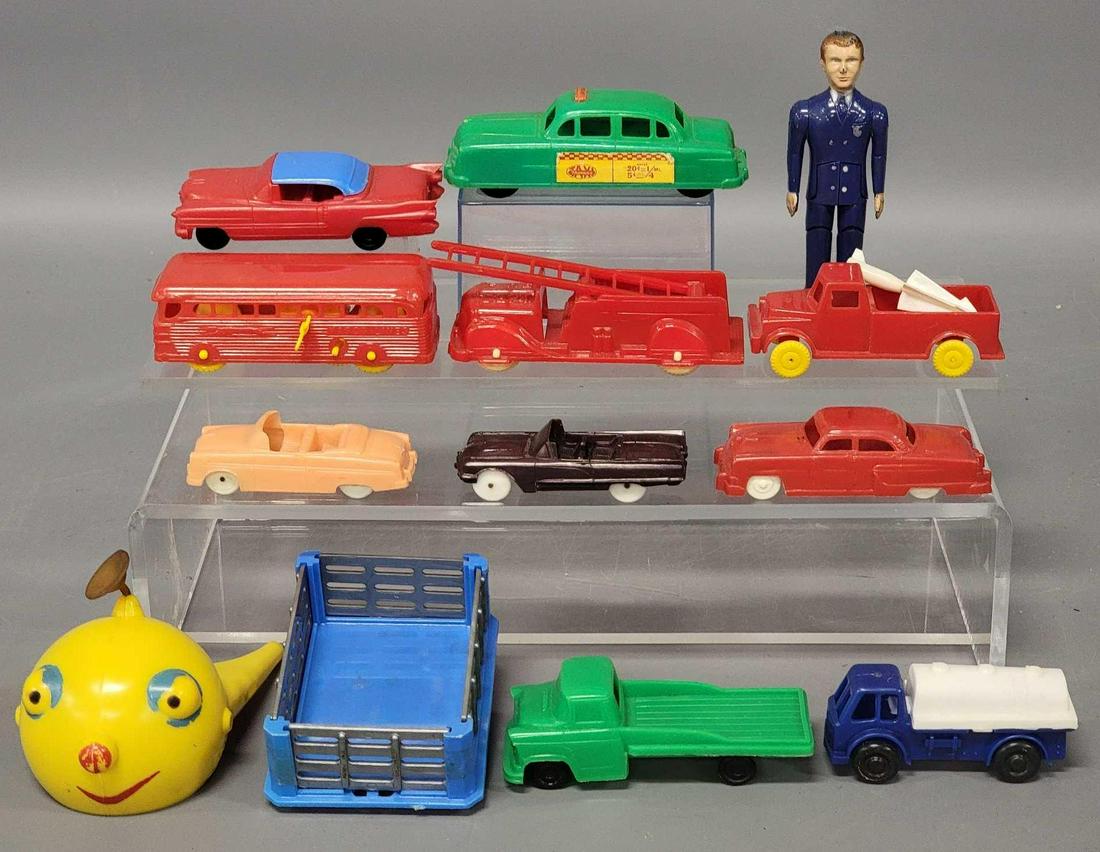 Collection of vintage plastic toys (1 of 5)