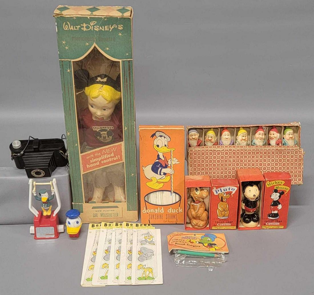Small collection of assorted vintage Disneyana (1 of 9)