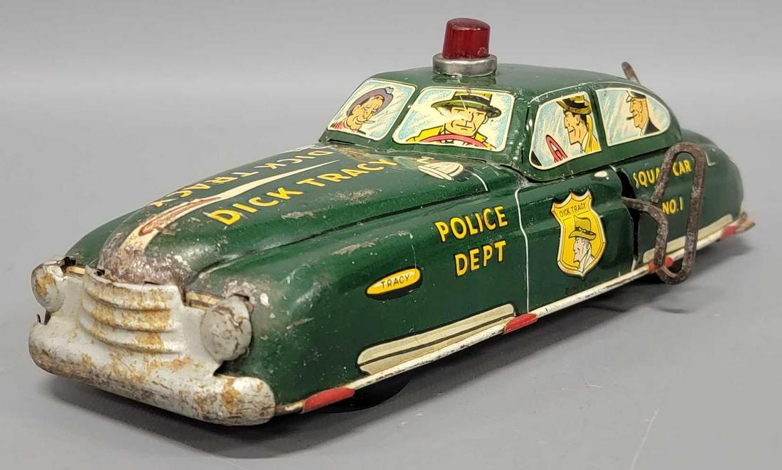 Marx tin litho Dick Tracy Battery Operated wind up car: Marx tin litho Dick Tracy Battery Operated wind up car, car has playwear, minor dents and dings, the roof light is obviously not original as it is the wrong style light, as seen in the photos.