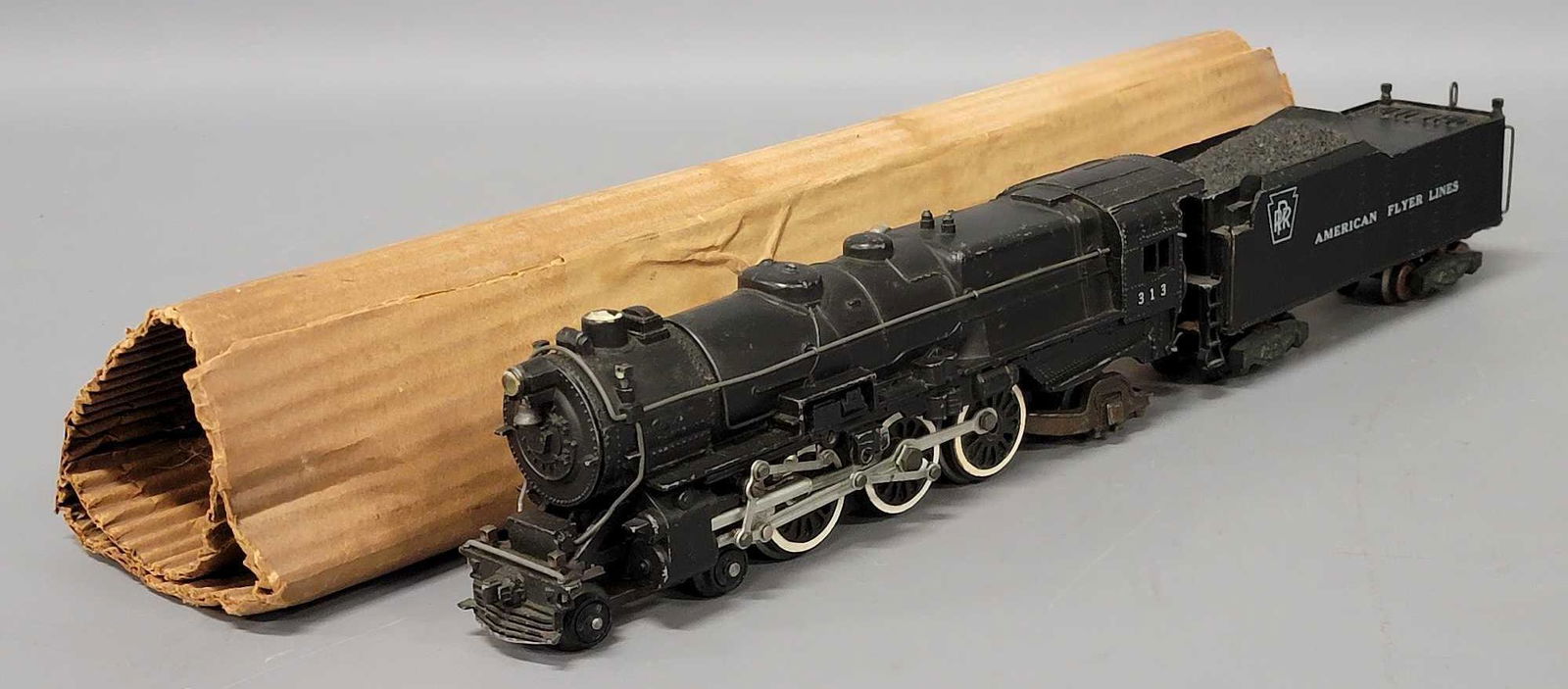 American Flyer postwar S gauge 313 4-6-2 Pennsylvania K5 Locomotive: American Flyer postwar S gauge 313 4-6-2 Pennsylvania K5 Locomotive, units are C6-7 with excellent lettering on both tender and locomotive, this has been tested and runs in forward and reverse, smoke