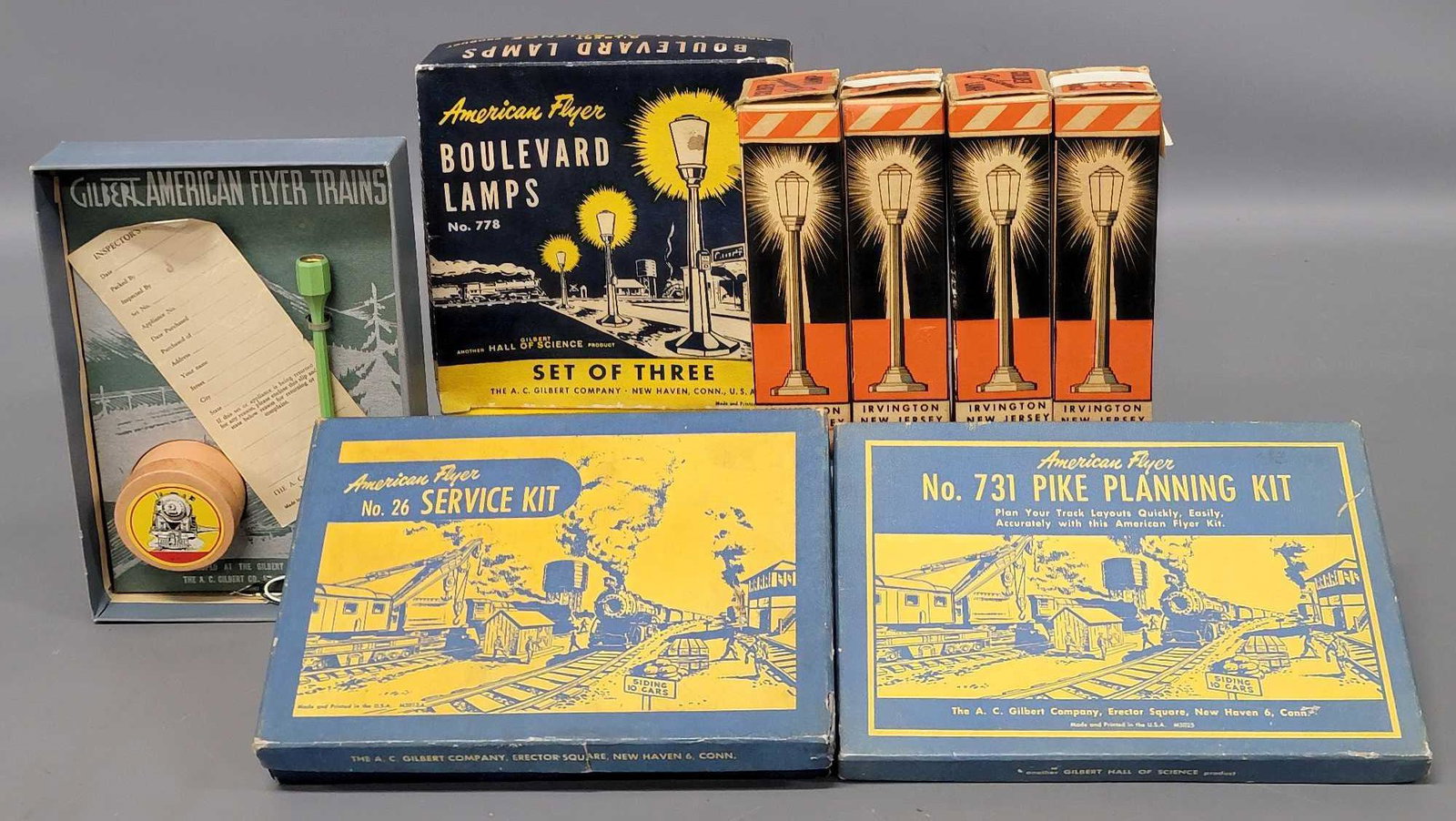 Eight American Flyer track accessories including lamps and track planning kit (1 of 7)