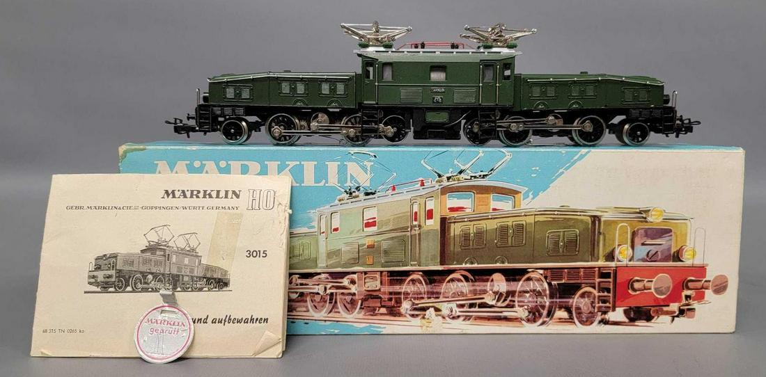Marklin HO scale 3015 crocodile electric locomotive in original box (1 of 8)