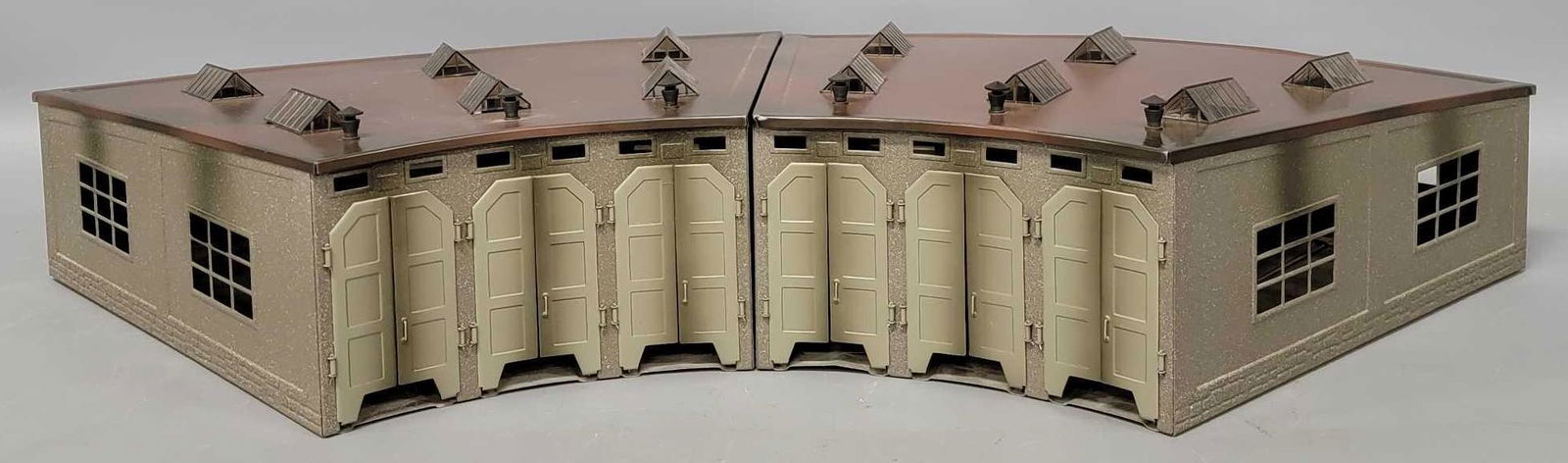 Two Marklin HO scale 7028 three stall roundhouses (1 of 7)