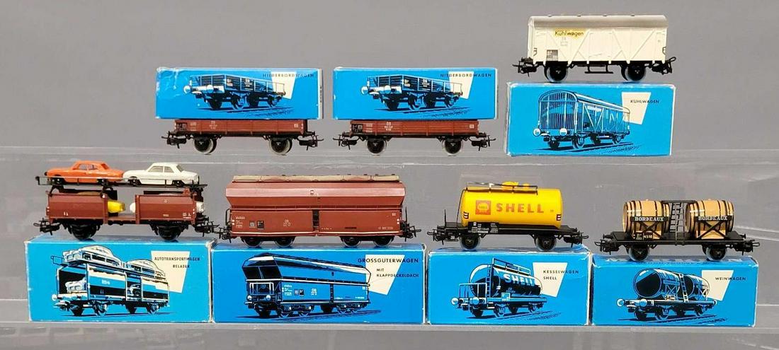 Marklin HO scale freight rolling stock in original boxes: Marklin HO scale freight rolling stock in original boxes to include two 4503 wagons, 4502 Shell tank car, 4508 reefer, 4510 wine barrel car,4613 automobile carrier and 4626 high capacity freight car w