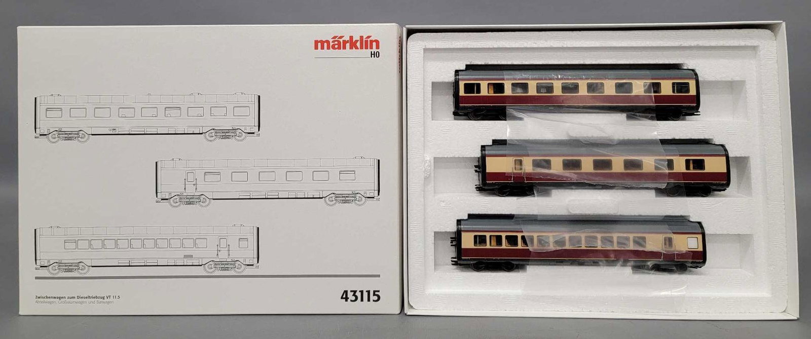 Marklin HO scale 43115 intermediate passenger car set in original box (1 of 4)