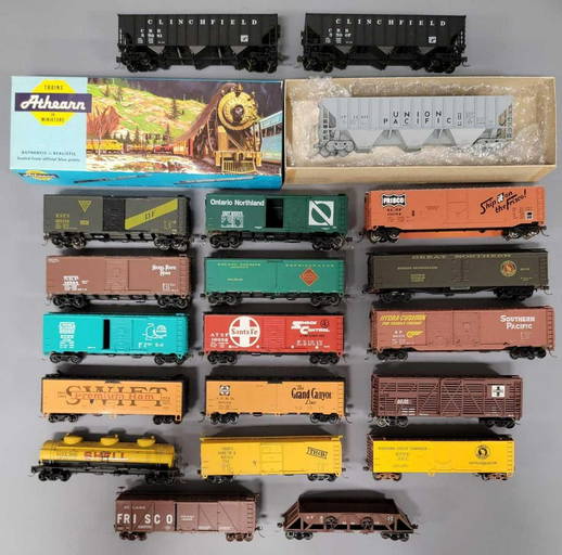 20 HO scale freight cars with Kadee couplers Nov 26, 2022