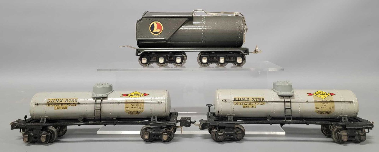 Lionel prewar O gauge 263WX and two 2755 Sunoco tank cars: Lionel prewar O gauge 263WX tender that is MISSING THE WHISTLE UNIT but is otherwise super nice and clean with a casting that is showing fatigue showing on the casting with mostly very tight cracks bu