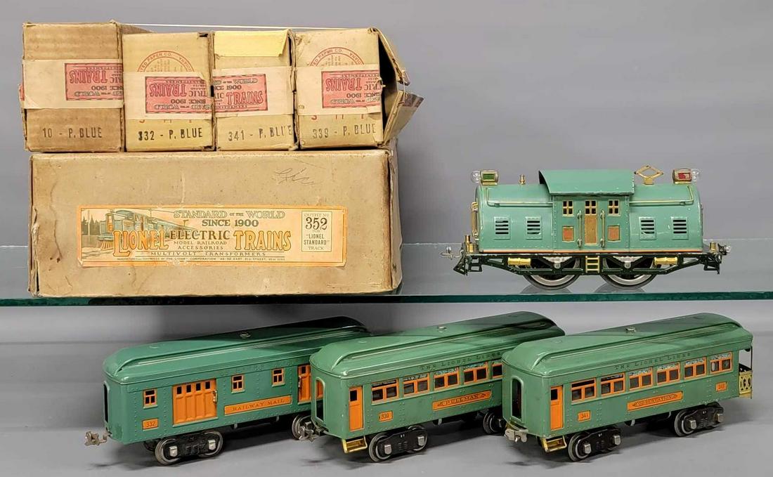 Boxed Lionel prewar standard gauge 352 Peacock electric passenger set (1 of 14)