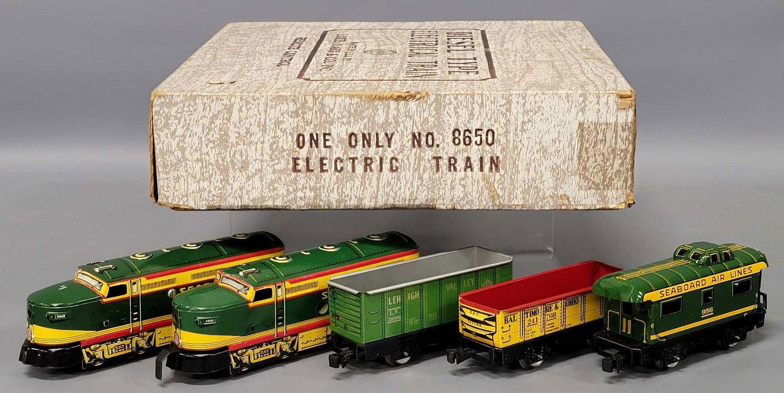 Nice boxed Marx O gauge 8650 Seaboard diesel freight set (1 of 9)