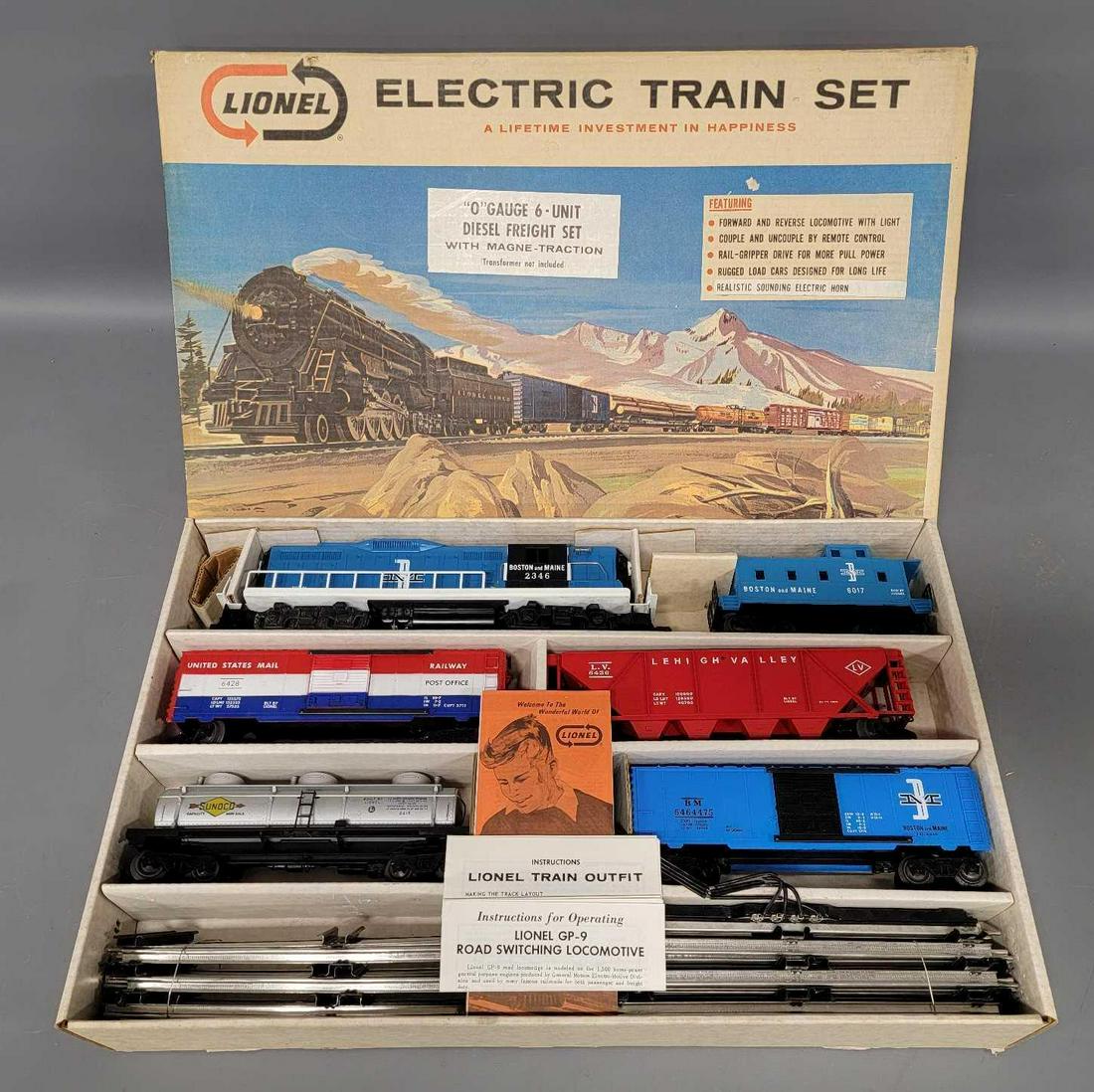 Unrun Lionel postwar O 12800 diesel freight set in original box (1 of 16)