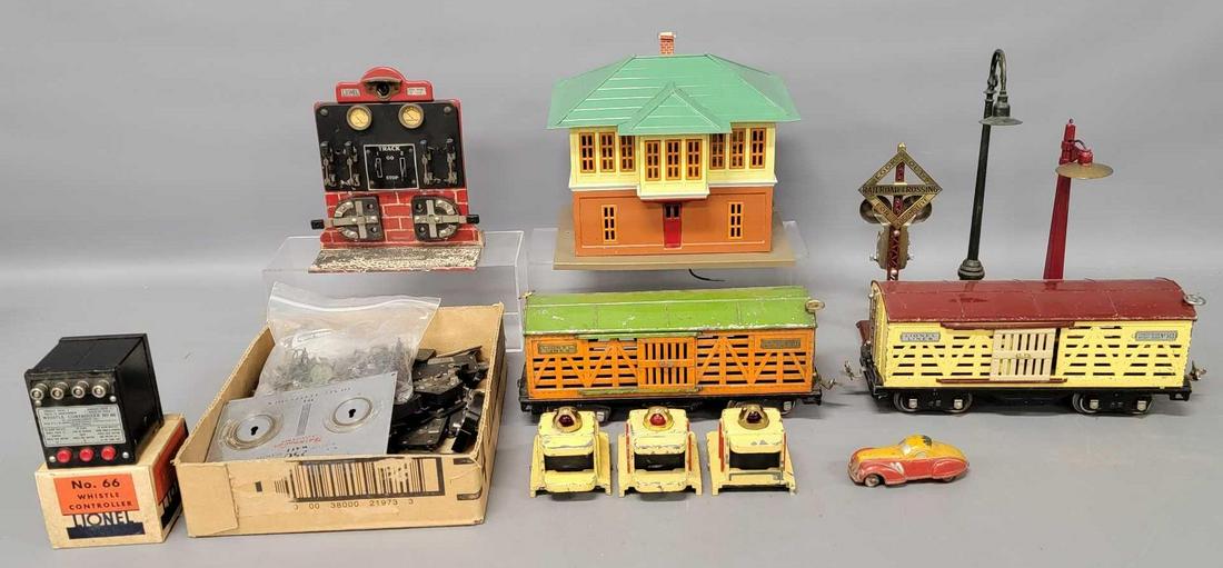 Group of Lionel prewar trains and parts (1 of 9)