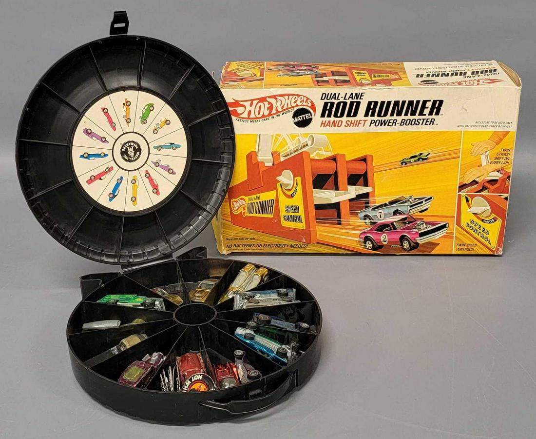 Mattel Hot Wheels dual lane rod runner set and 12 car rally case full of cars (1 of 15)