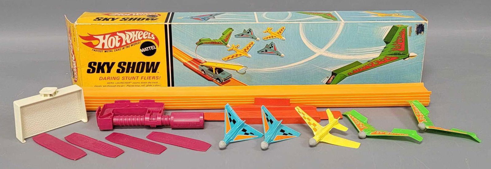 Mattel Hot Wheels Sky Show set in original box 6436 missing car (1 of 11)