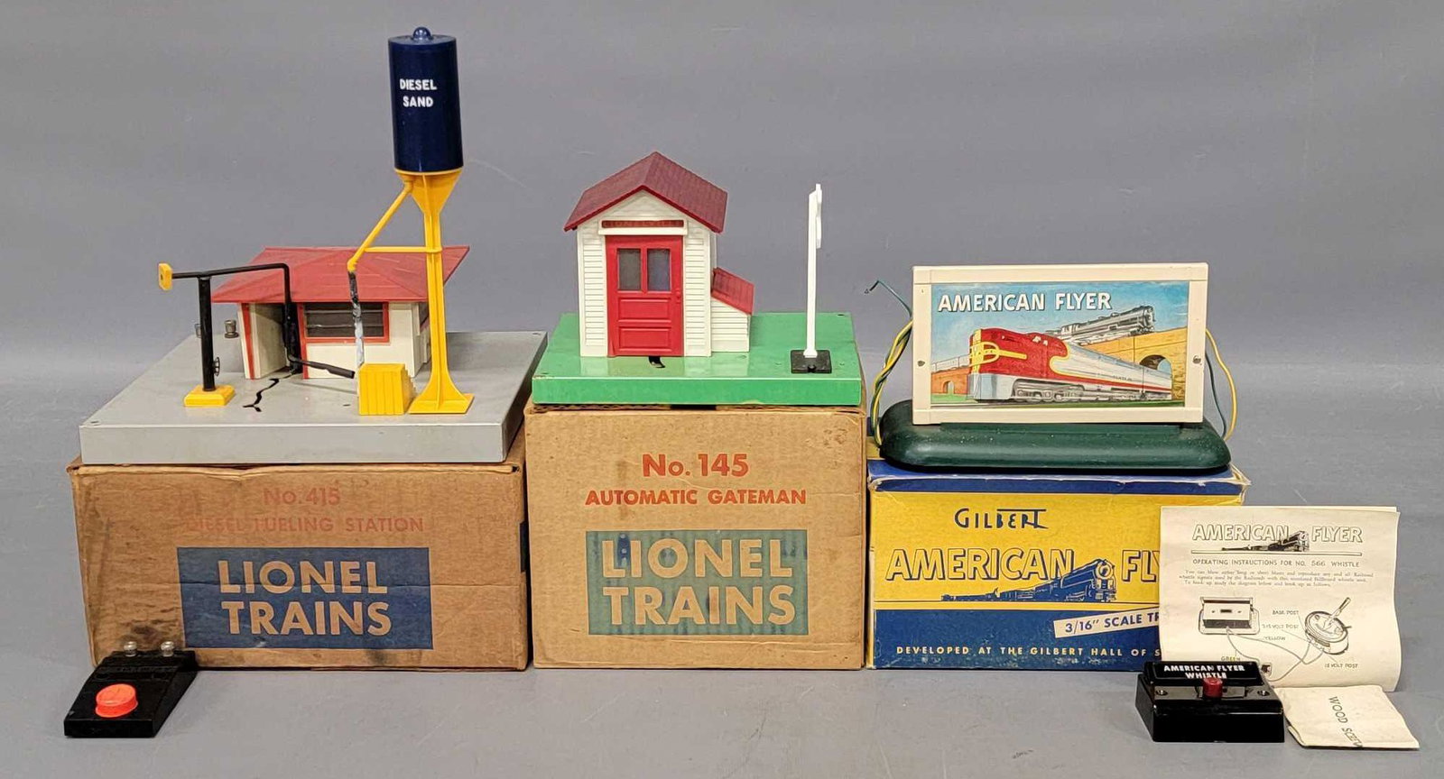 Lionel postwar O 415 diesel fueling station and 145 automatic gateman in original boxes: Lionel postwar O 415 diesel fueling station and 145 automatic gateman in original boxes plus an American Flyer 566 whistling billboard. Accessories are C7 in good to very good original boxes.