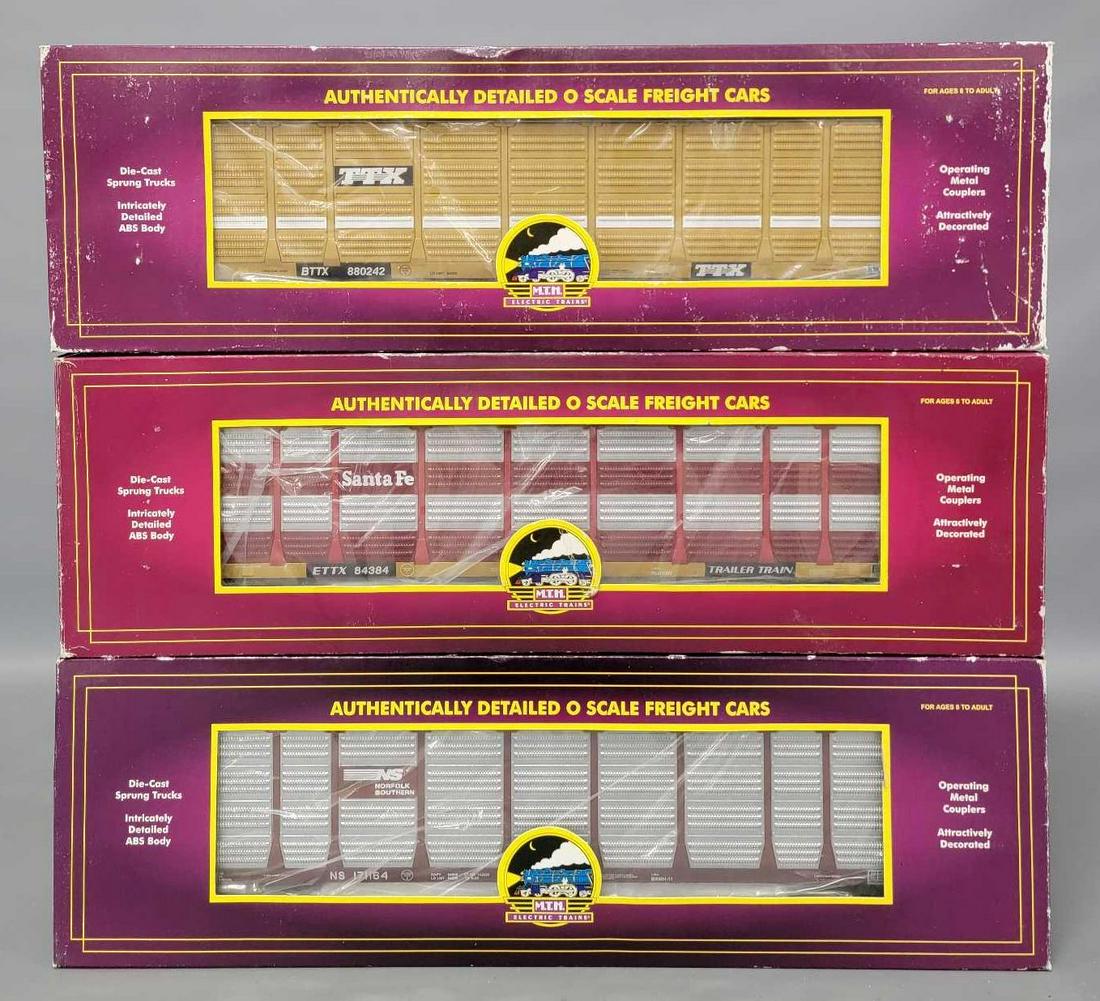 Three MTH Premier corrugated auto carrier cars in original boxes: Three MTH Premier corrugated auto carrier cars in original boxes to include Norfolk & Southern, Santa Fe and TTX, all show moderate run time and are C7-8 in good original boxes.