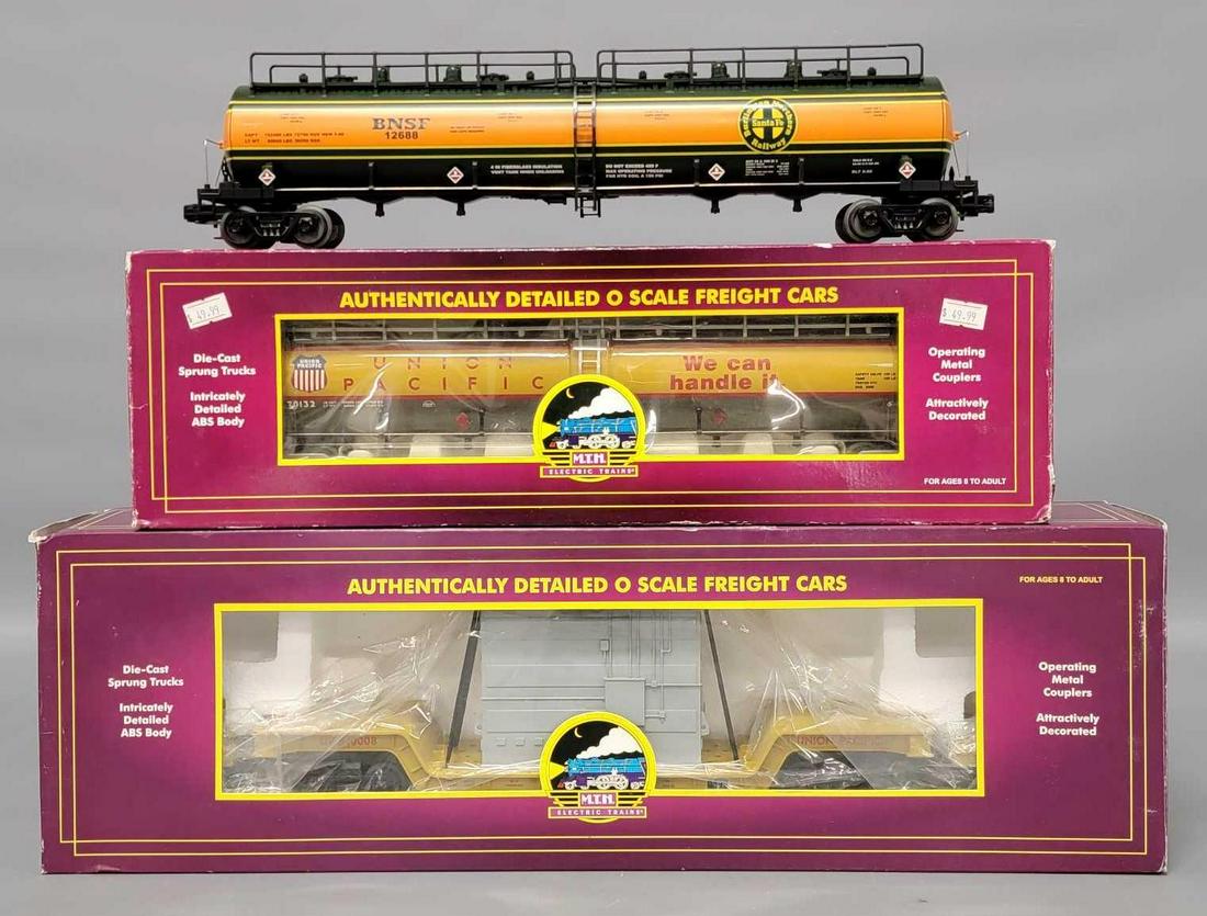 MTH Premier depressed center flat car and two tank cars with two original boxes: MTH Premier Union Pacific depressed center flat car with transformer in original box plus Union Pacific 20000 gallon 4 compartment and a loose BNSF, C8 with two original boxes.