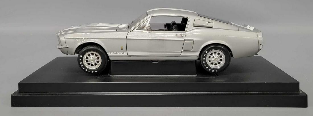 Ertl American Muscle 1967 Mustang Shelby GT 350 1/18 scale die cast: Ertl American Muscle 1967 Mustang Shelby GT 350 1/18 scale die cast, excellent condition as seen in the photos.