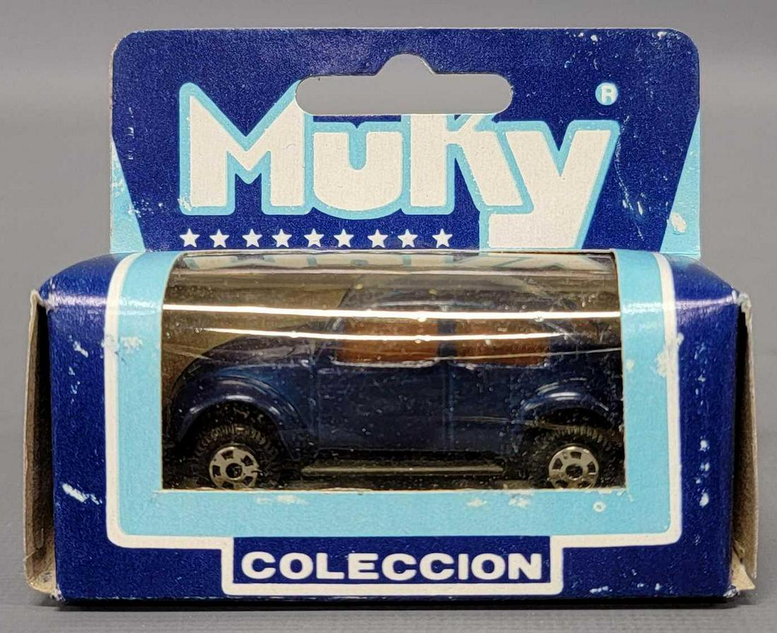 Muky 1/64 die cast blue Volkswagen in original box Hot Wheels clone: Muky 1/64 die cast blue Volkswagen in original box Hot Wheels clone, gorgeous car with no wear as seen in the photos.