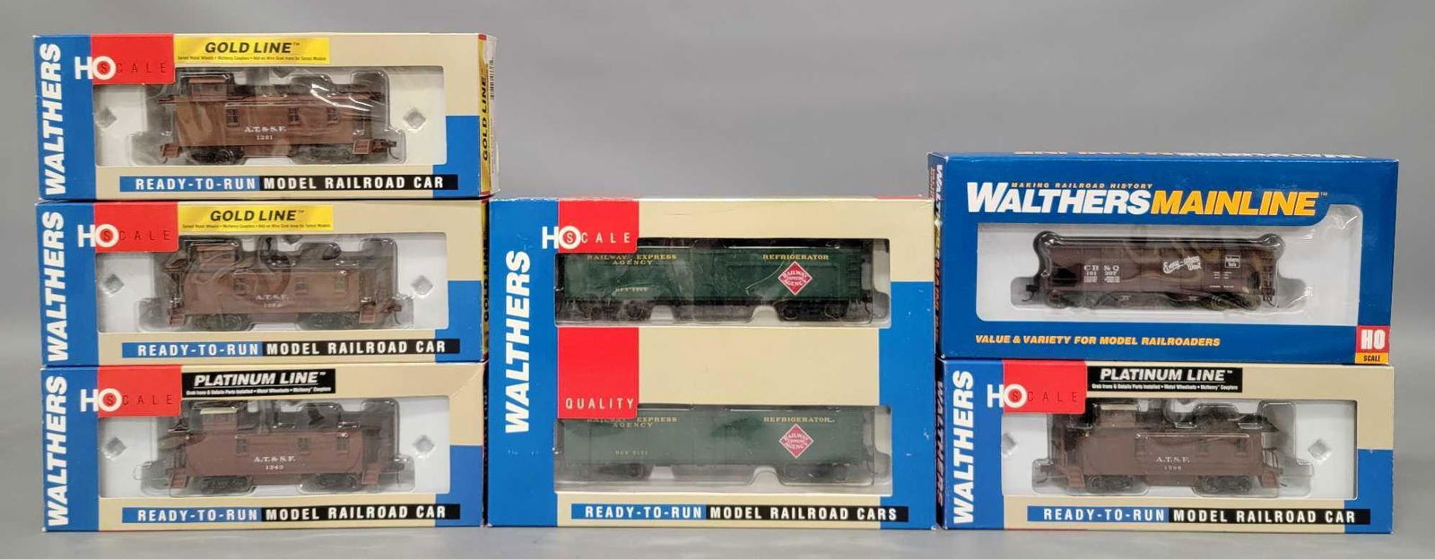 Seven Walthers HO scale RTR freight cars in original boxes (1 of 5)