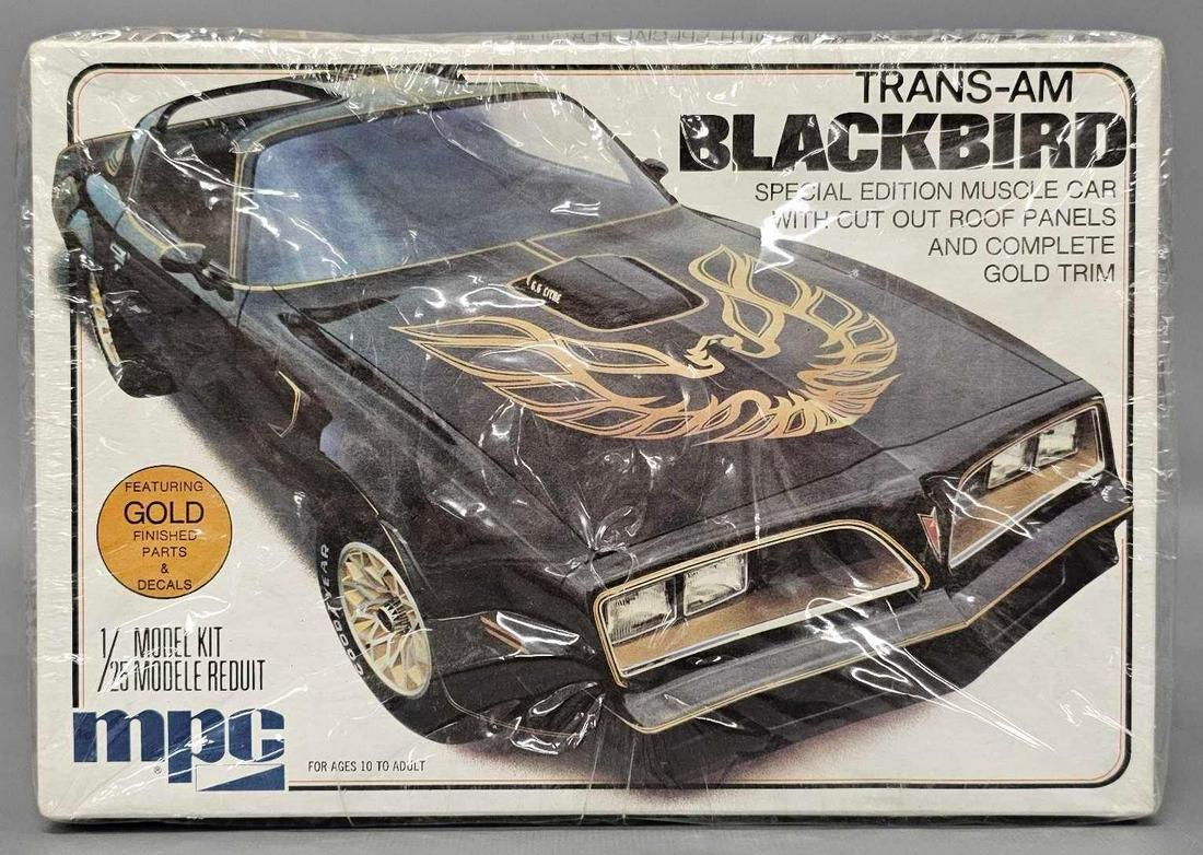 Mint unbuilt MPC Trans Am Blackbird 1/25 scale model kit 0777 (1 of 8)
