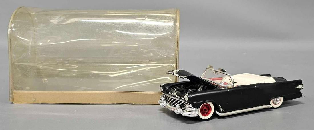 Custom built and painted 2 seated convertible in Revell store display case (1 of 8)