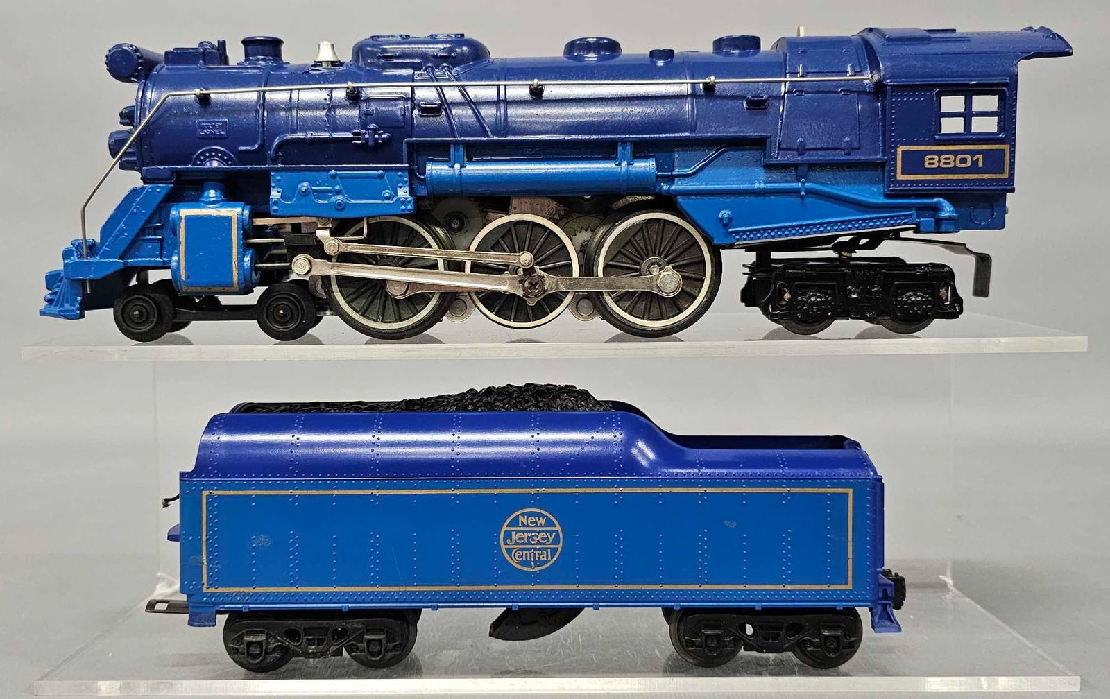 Lionel modern era O Blue Comet 8801 4-6-4 Hudson steam locomotive and tender: Lionel modern era O Jersey Central Blue Comet 8801 4-6-4 Hudson steam locomotive and tender. Units show light run time and are C7-8 as seen in the photos.