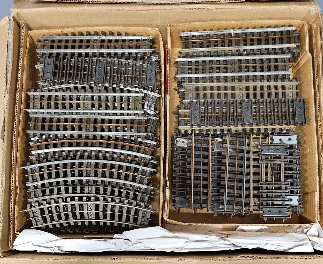 Large group of Lionel postwar Super O straight and curved track: Large group of Lionel postwar Super O straight and curved track, most is nice but some are a bit dusty and could have minor rust as seen in the photos.