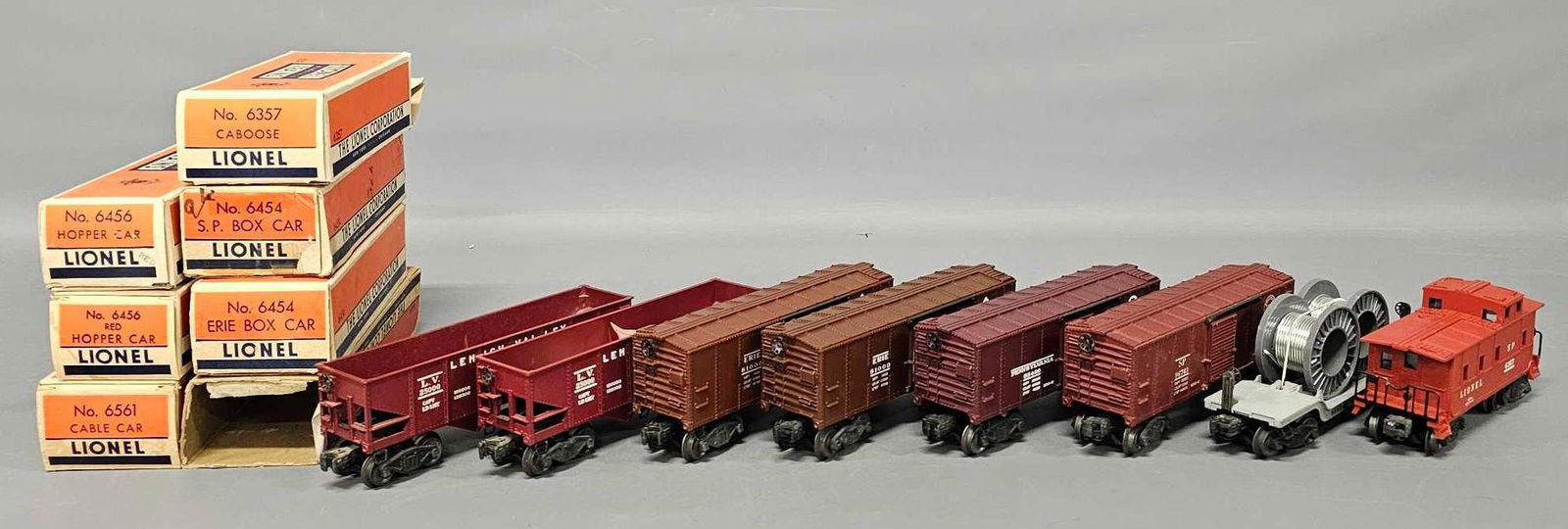 Eight Lionel postwar O freight cars with seven original boxes: Eight Lionel postwar O freight cars with seven original boxes to include two 6456 Lehigh Valley hoppers, two Erie, Pennsylvania and Southern Pacific 6454 box cars, 6561 gray reel cable flat car and 63