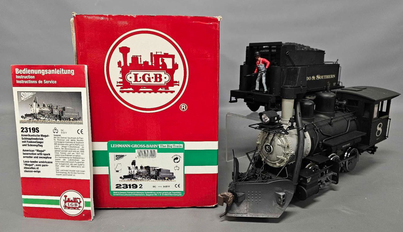 LGB G gauge 2319 Colorado & Southern Mogul 2-6-0 steam locomotive in original box: LGB G gauge 2319 Colorado and Southern Mogul 2-6-0 steam locomotive with spark arrestor and snow plow in original box, C6-7 in an excellent original box with some original paperwork as seen in the pho