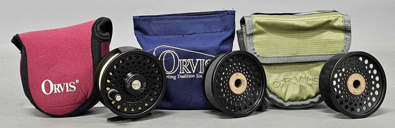 Orvis DXR Anti-reverse 7/8 fly reel with 2 extra spools in soft cases: Orvis DXR Anti-reverse 7/8 fly reel with 2 extra spools in soft cases, excellent condition as seen in the photos.