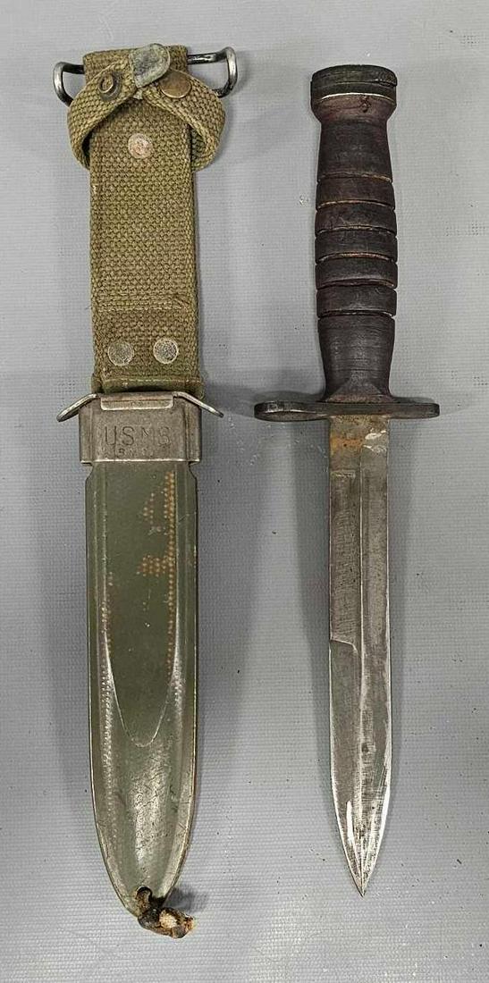 WWII M4 bayonet for M1 carbine with scabbard: WWII M4 bayonet for M1 carbine with scabbard, excellent condition as seen in the photos.