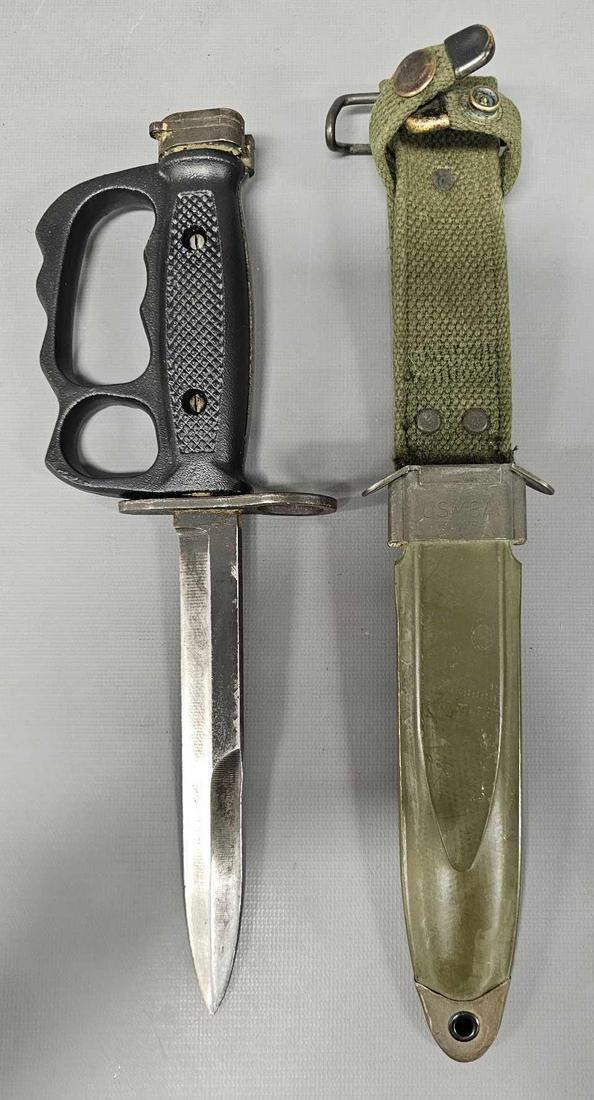 US Vietnam War era M7 bayonet fighting knuckle knife in scabbard: US Vietnam War era M7 bayonet fighting knuckle knife in and M8A1 scabbard, excellent condition as seen in the photos.