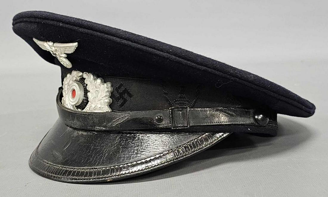 WWII Nazi German veterans visor cap: WWII Nazi German veterans visor cap, excellent condition as seen in the photos.