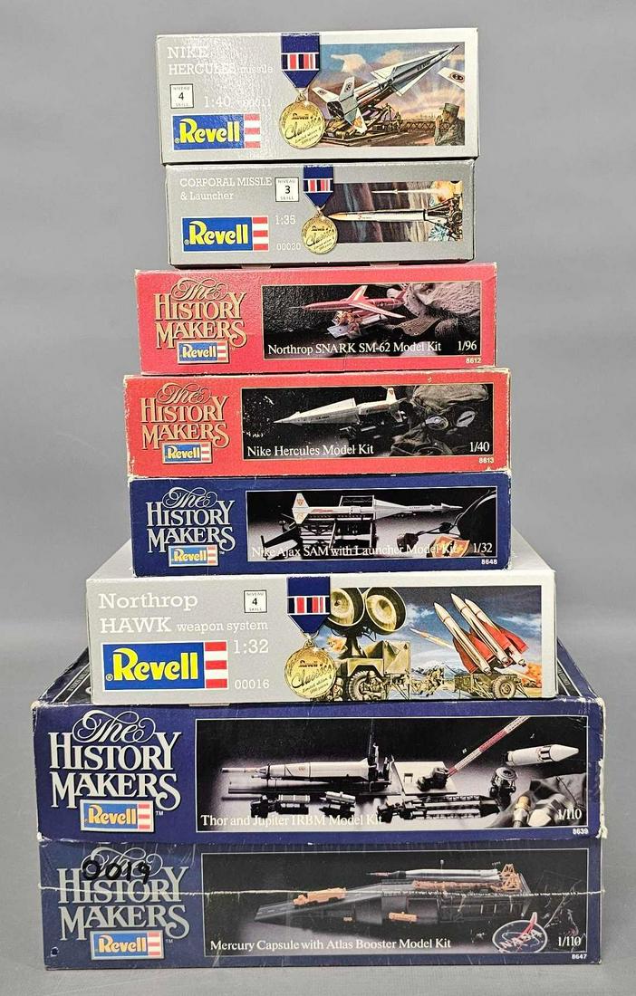 Eight mixed scale mixed manufacturer unbuilt model kits (1 of 8)
