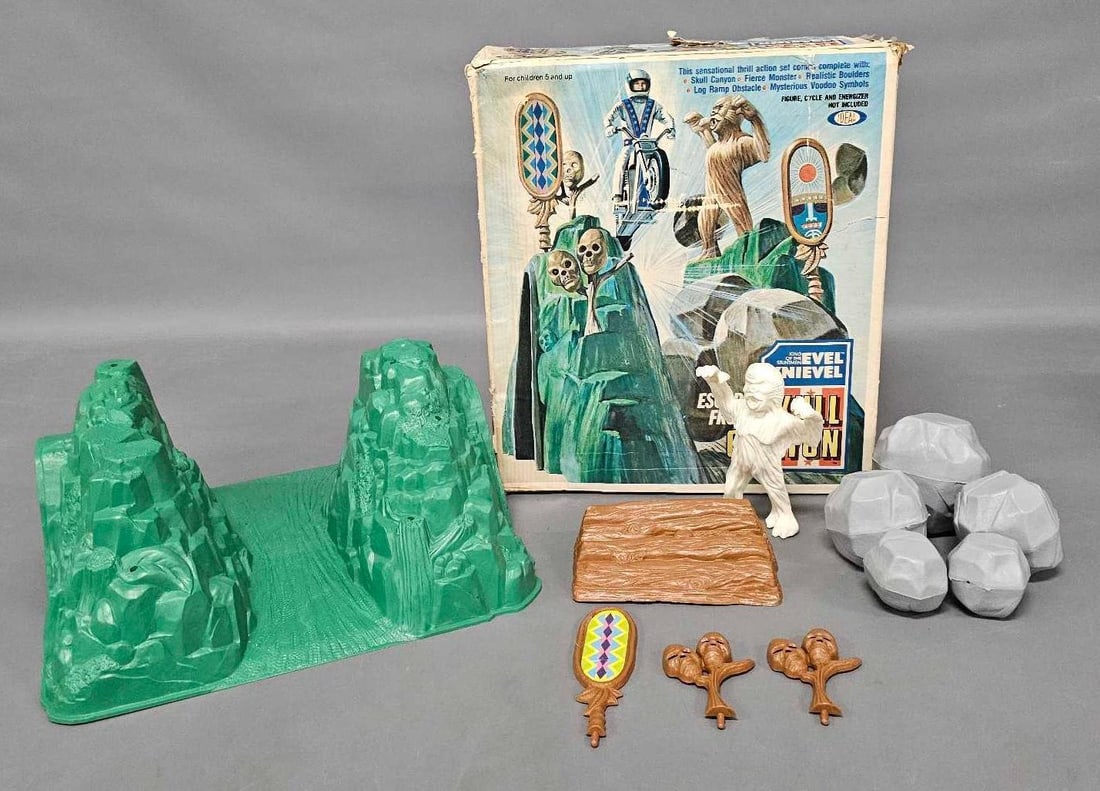 Ideal Evel Knievel Escape from Skull Canyon in original box (1 of 10)