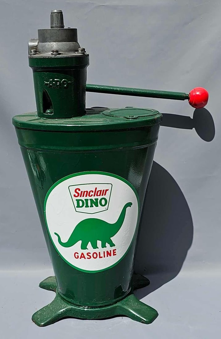 Restored oil storage pump with Sinclair colors (1 of 6)
