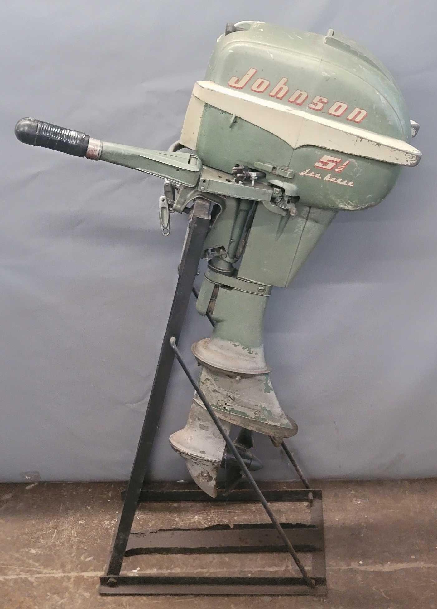 Vintage Johnson Seahorse 5 1/2 hp outboard motor (1 of 8)