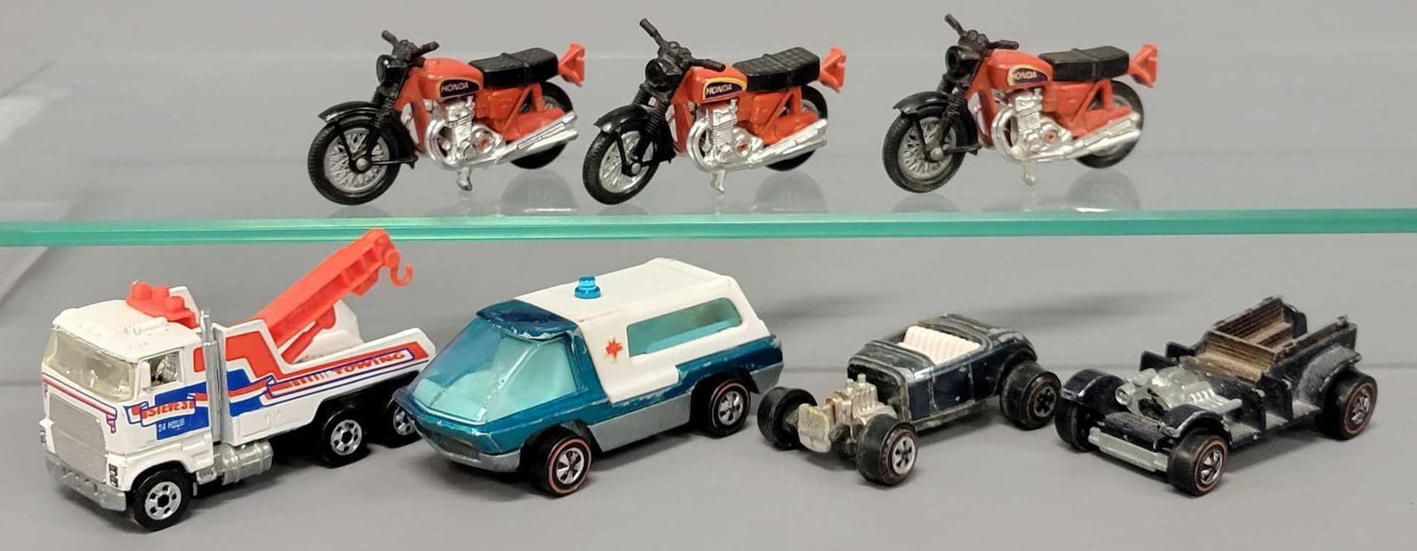 Group of vintage die cast with Hot Wheels and Matchbox: Group of vintage die cast with Hot Wheels and Matchbox. Includes an aqua Heavyweights Ambulance, Paddy Wagon without a roof, Blackwall Hot Wheels Steves Towing, three Matchbox Hondaroras and a Topper