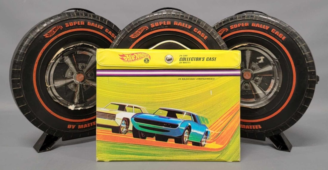 Four empty Redline Hot Wheels era collector cases (1 of 9)