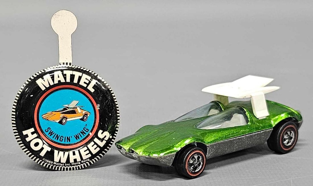 Redline Hot Wheels light green Swingin Wing with button (1 of 9)