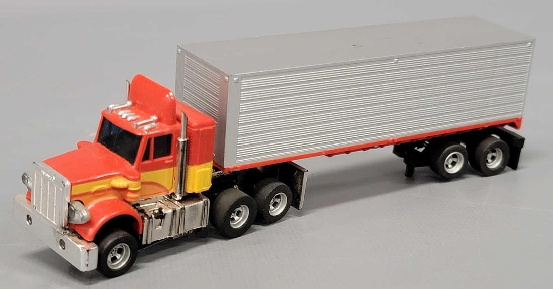 Vintage AFX Peterbilt semi tractor trailer slot car (1 of 7)