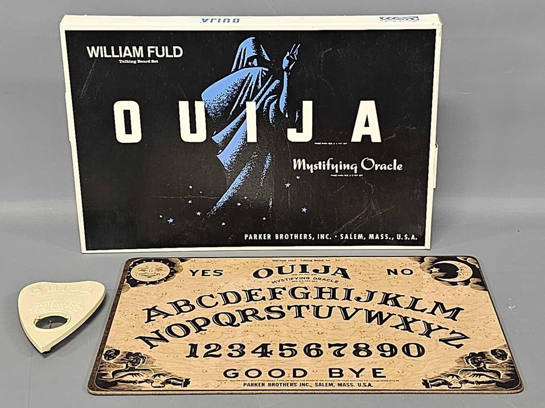 High grade Parker Brothers William Fuld Ouija in original box: High grade Parker Brothers William Fuld Ouija in original box, vintage game that appears to have been used very little as seen in the photos.