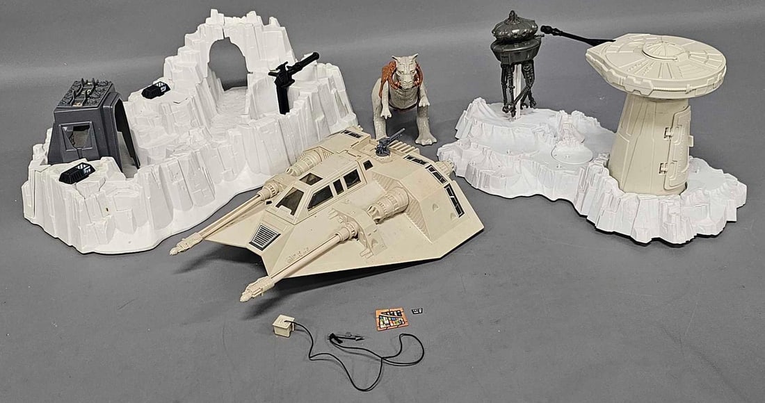 Kenner Star Wars Hoth Imperial and Rebel Bases plus Tauntaun and Snowspeeder (1 of 8)