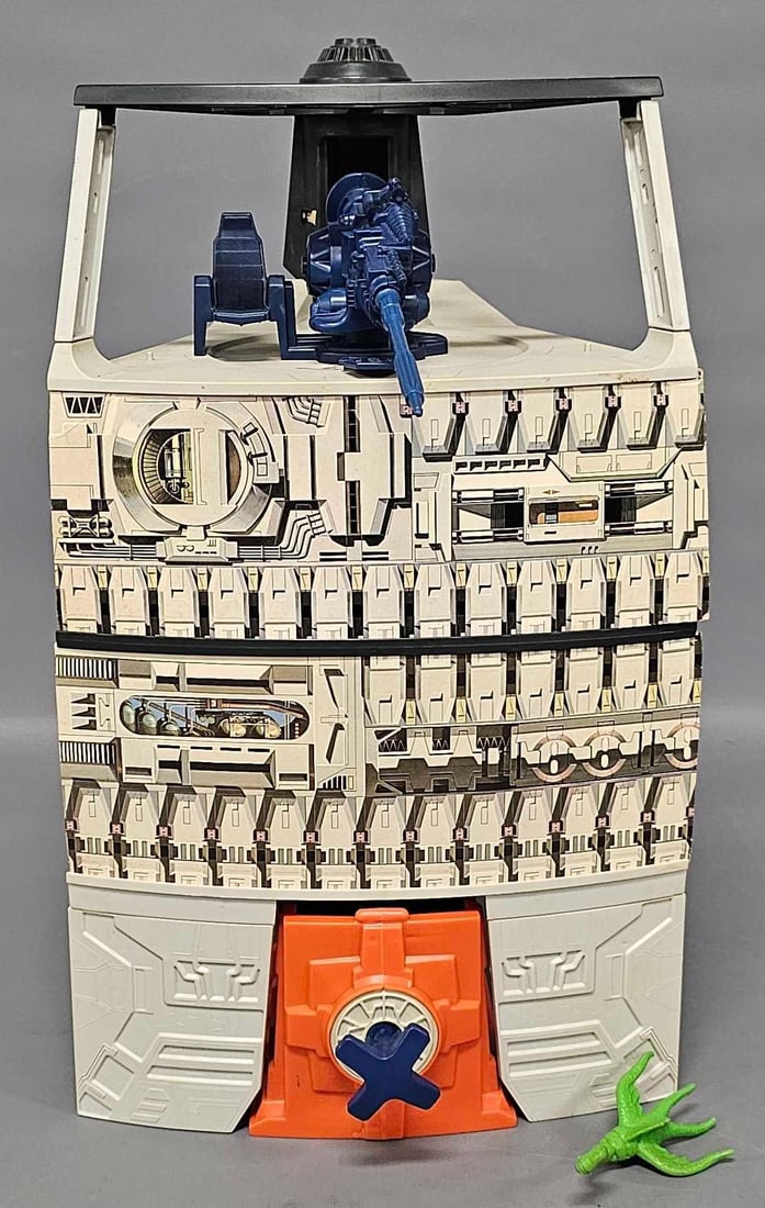 Kenner Star Wars Death Star Space Station COMPLETE except for trash: Kenner Star Wars Death Star Space Station. Complete except for the trash from the compactor. The Dianoga monster is in great shape, there are melt marks on two or three of the I beam supports and one