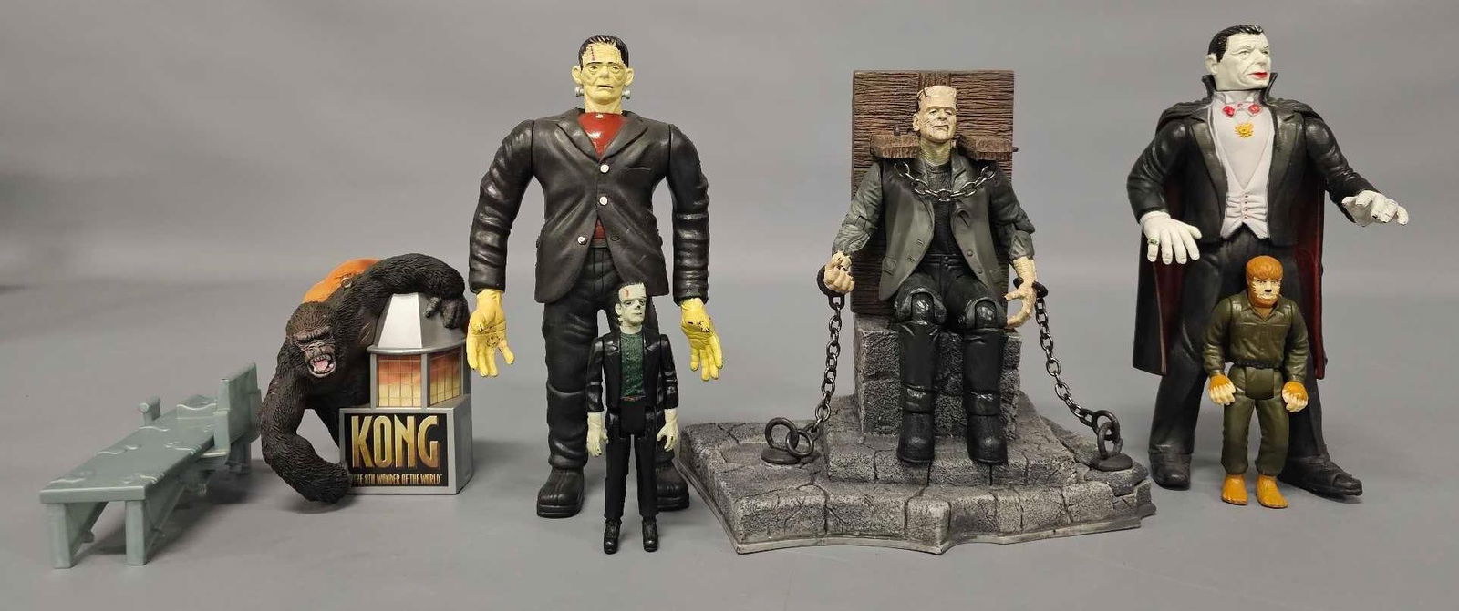 Mixed group of Universal Monsters toys (1 of 10)