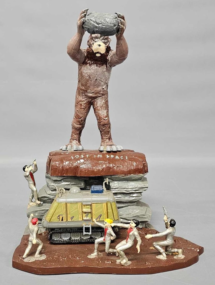 Built up 1966 Aurora Lost in Space model kit (1 of 6)