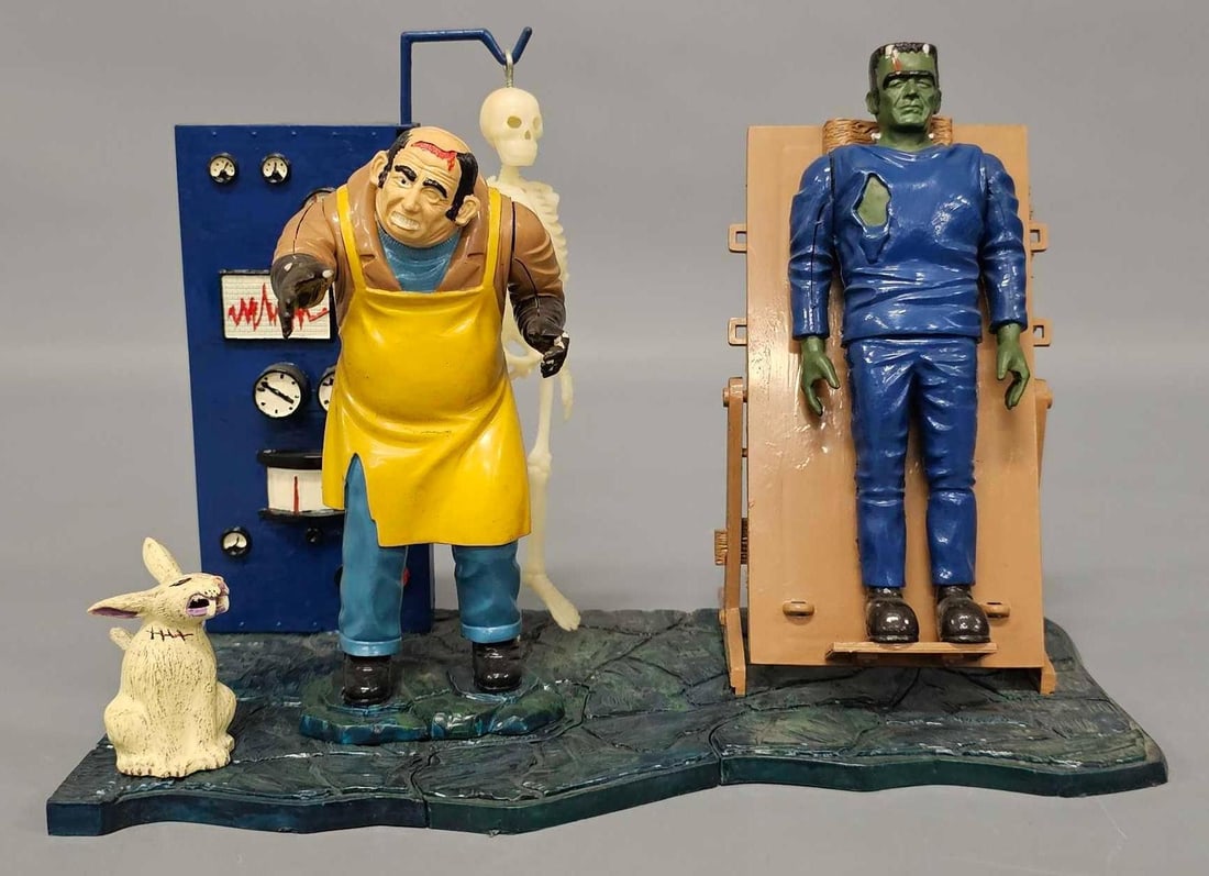 Built up Aurora Monster Scenes Frankenstein with Dr Deadly (1 of 6)