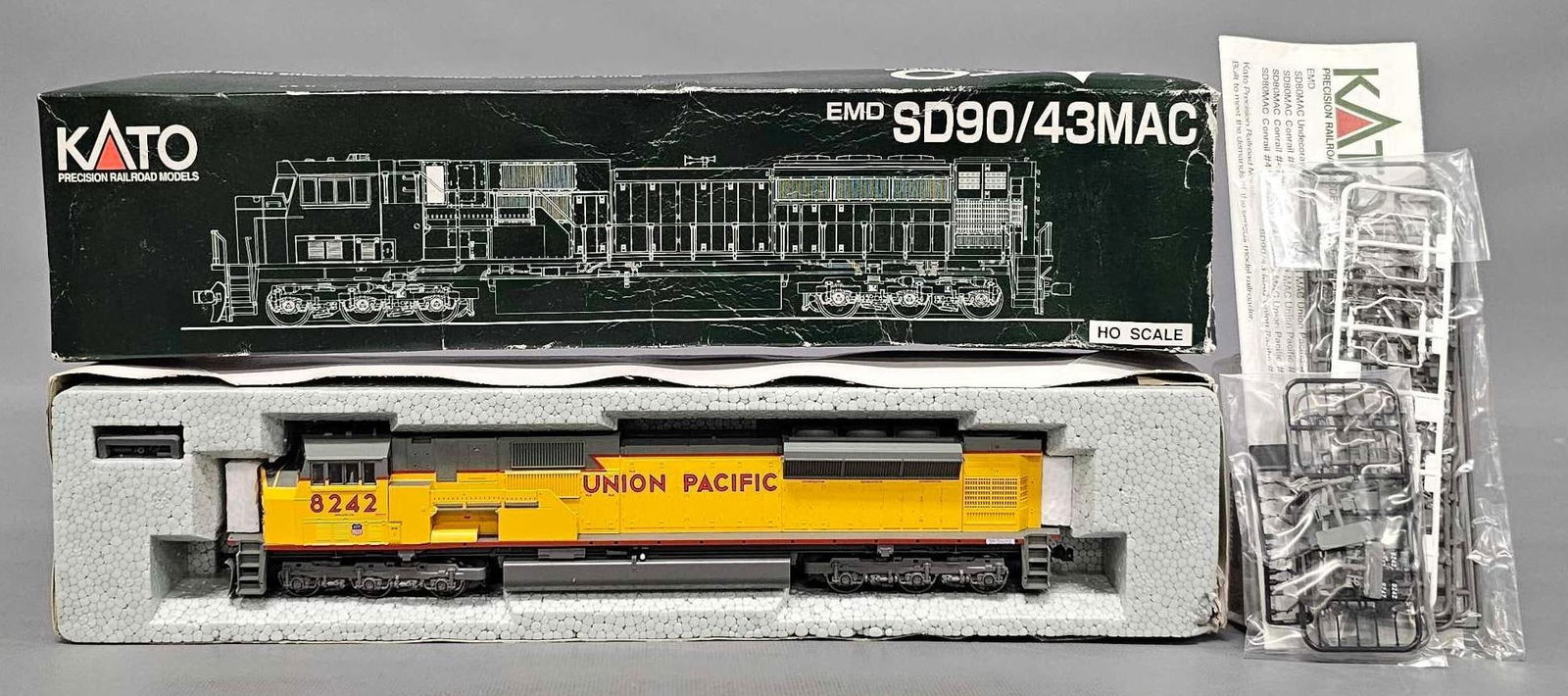 Kato HO scale Union Pacific SD90/43MAC diesel locomotive in original box (1 of 7)